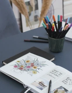 Hot Fineliner Med To Tupper Skrive­Redskaper